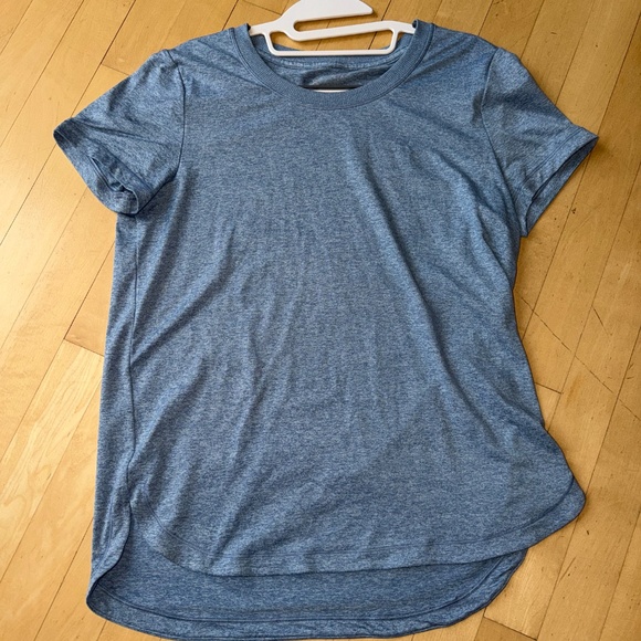 Athleta Uptempo short sleeve running tee, L, CB2546 - Picture 3 of 3